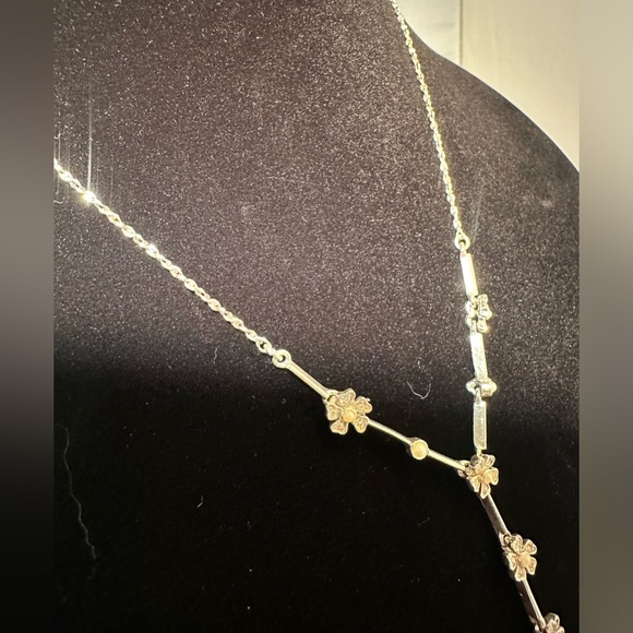 Avon - Floral Rhinestone Necklace and Earrings - Picture 4 of 12